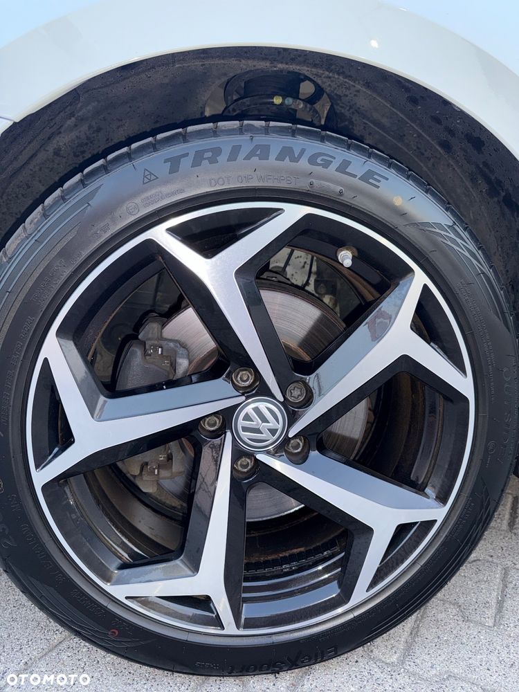 Volkswagen Passat Variant 2.0 TDI SCR DSG Elegance - 16