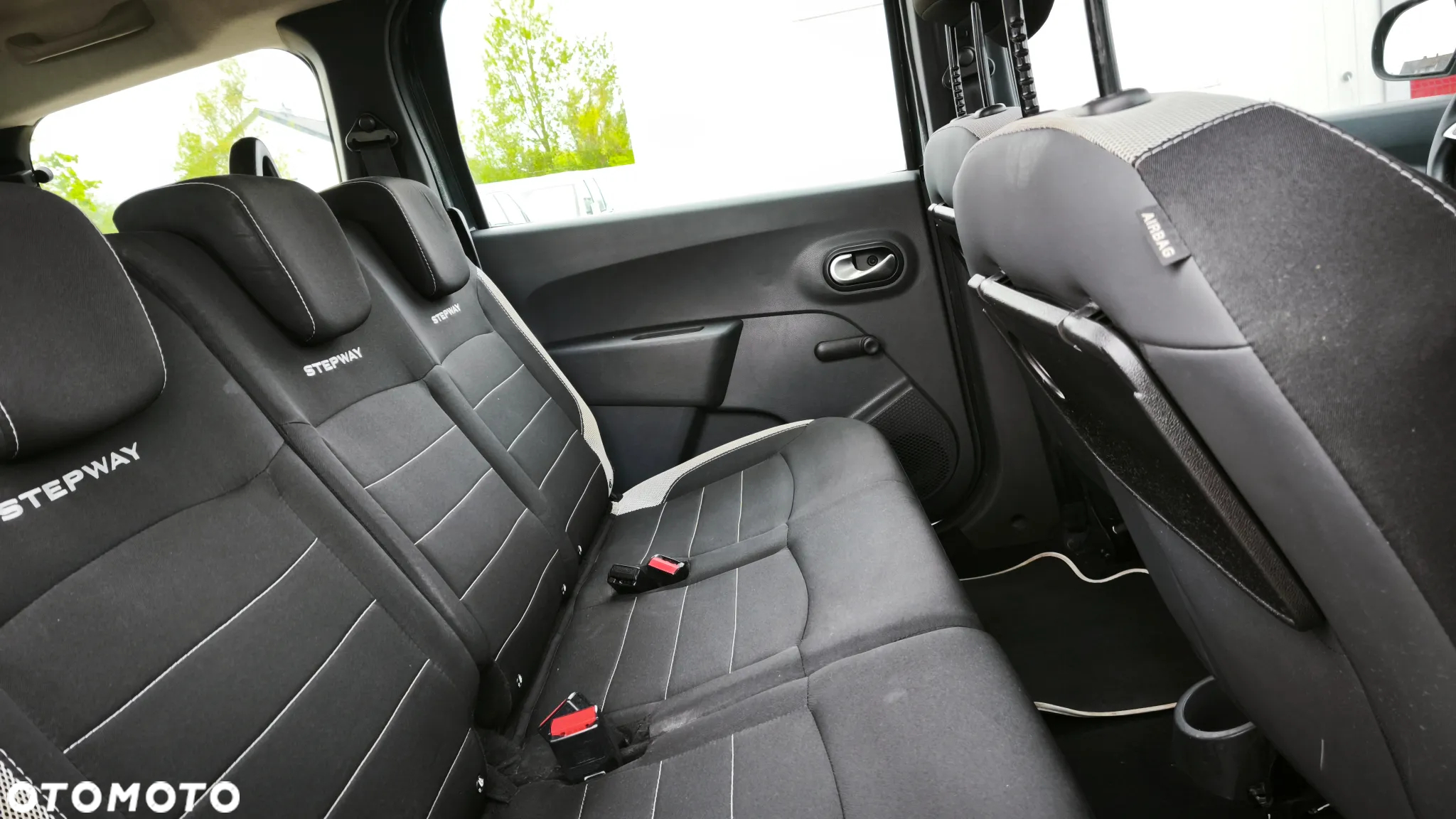Dacia Lodgy SCe 100 Stepway - 29