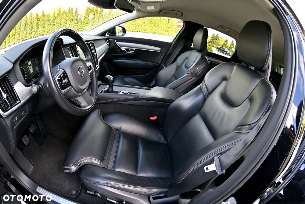 Volvo V90 D4 Momentum Pro - 2