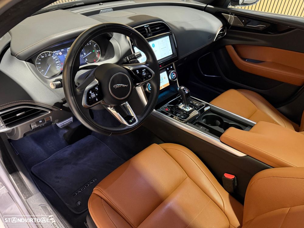 Jaguar XE 2.0 i4 R-Dynamic HSE - 5