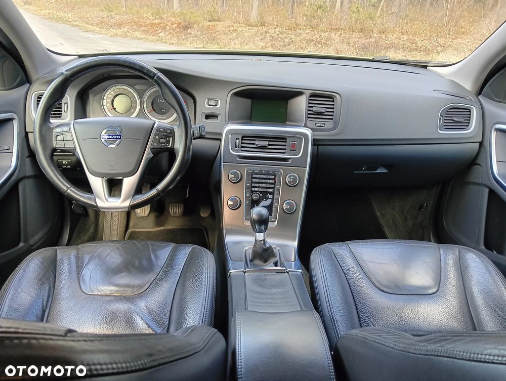 Volvo V60 D3 Summum - 32