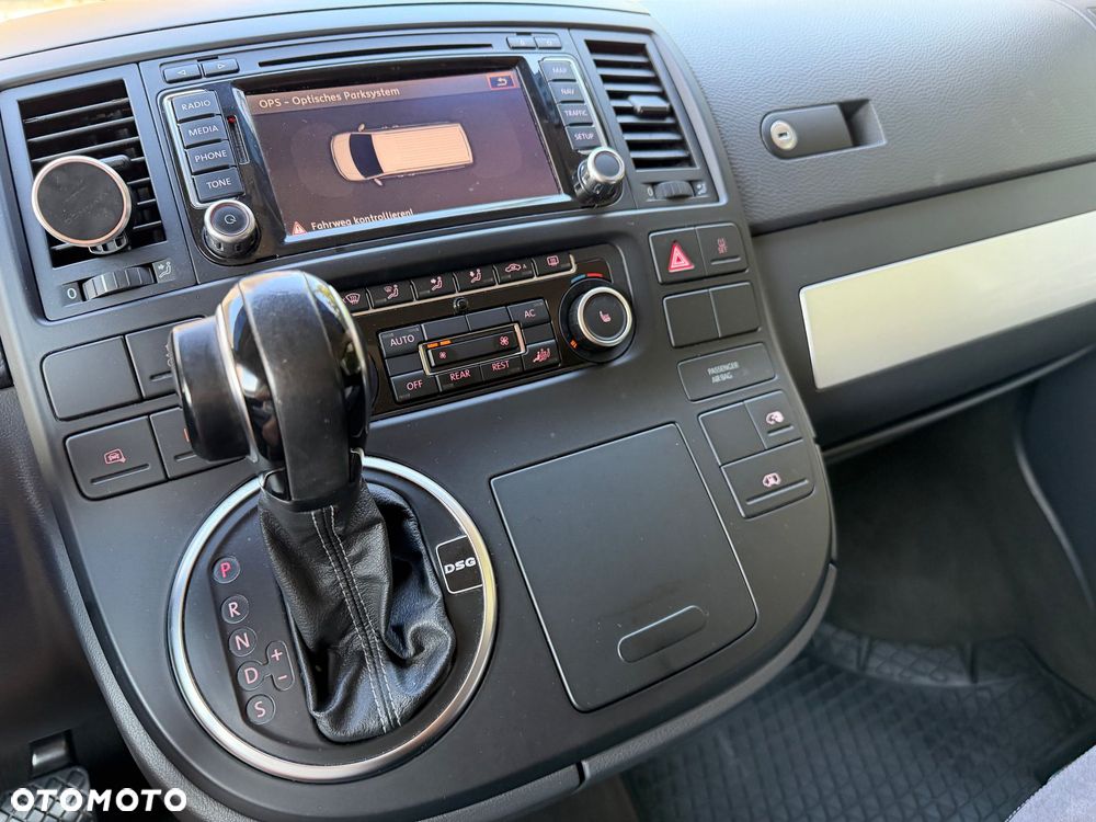Volkswagen Multivan - 32