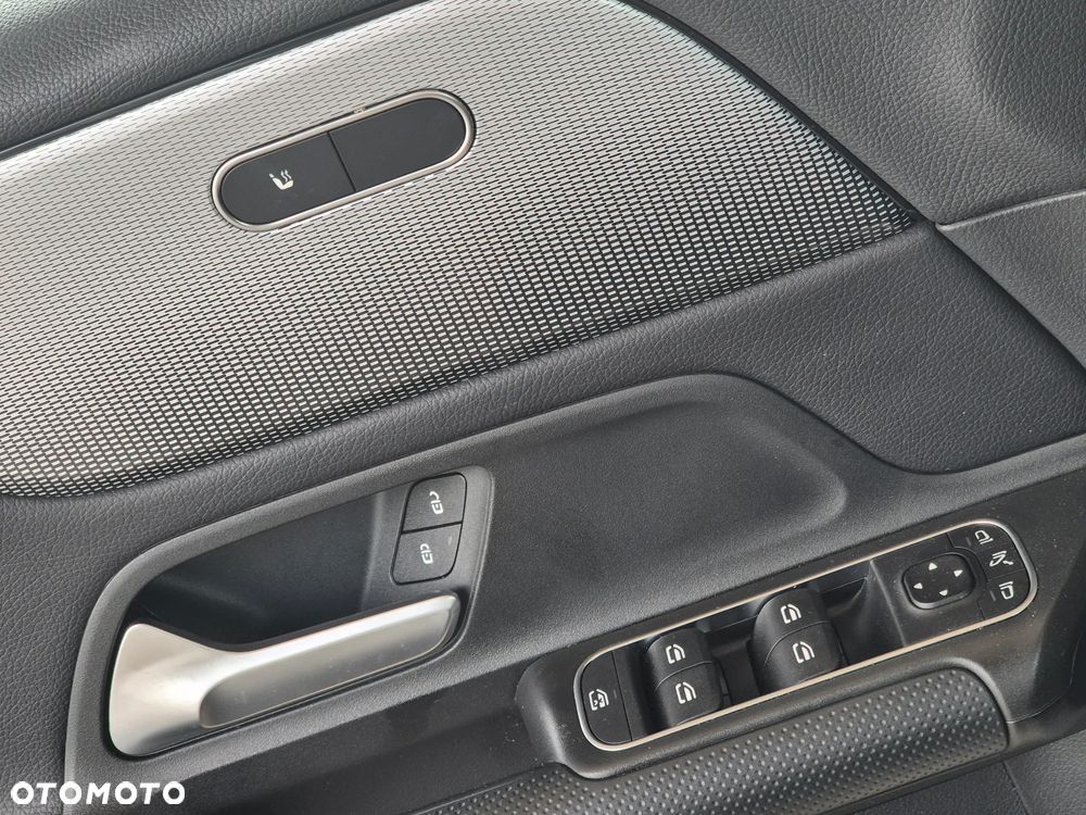 Mercedes-Benz GLB 200 7G-DCT - 27