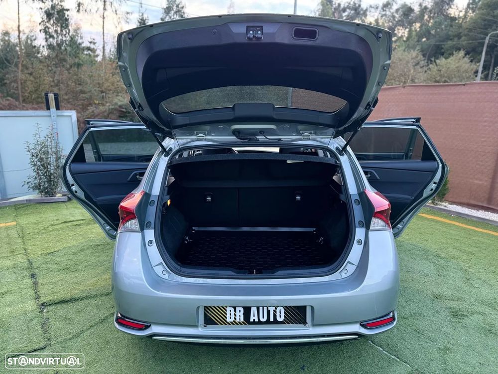 Toyota Auris 1.4 D-4D Com. +P.Techno+P.Sport - 11