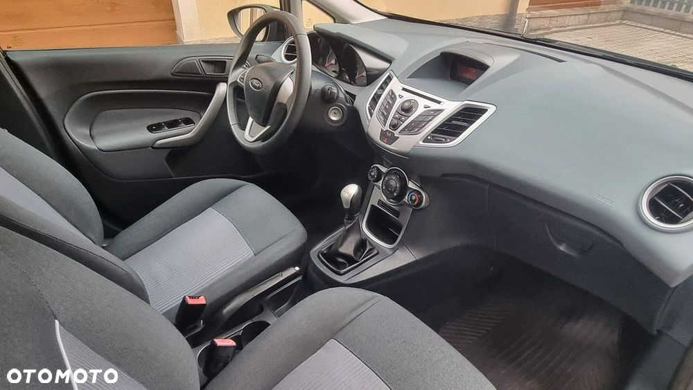 Ford Fiesta - 12