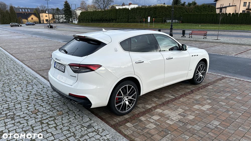 Maserati Levante Q4 Executive - 7