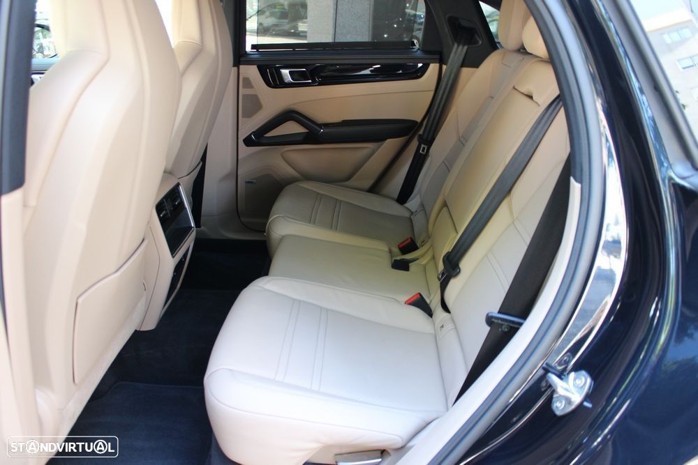 Porsche Cayenne Coupé E-Hybrid - 25