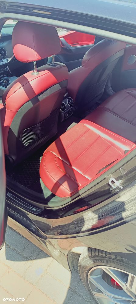 Kia Stinger 3.3 T-GDI V6 GT AWD - 12