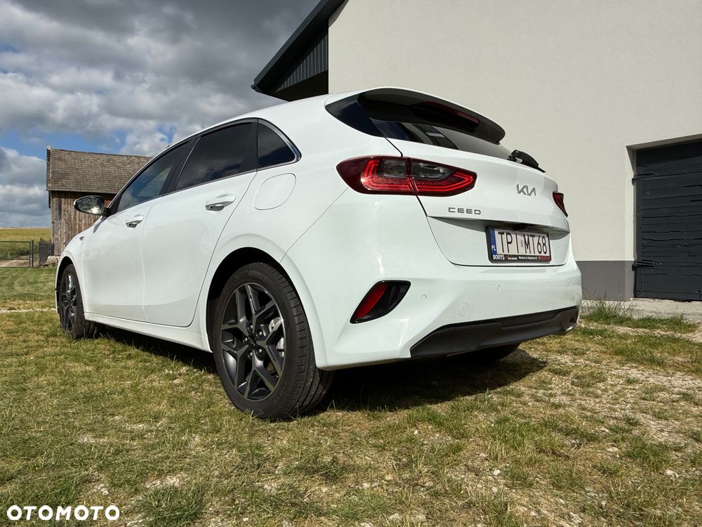 Kia Ceed - 33