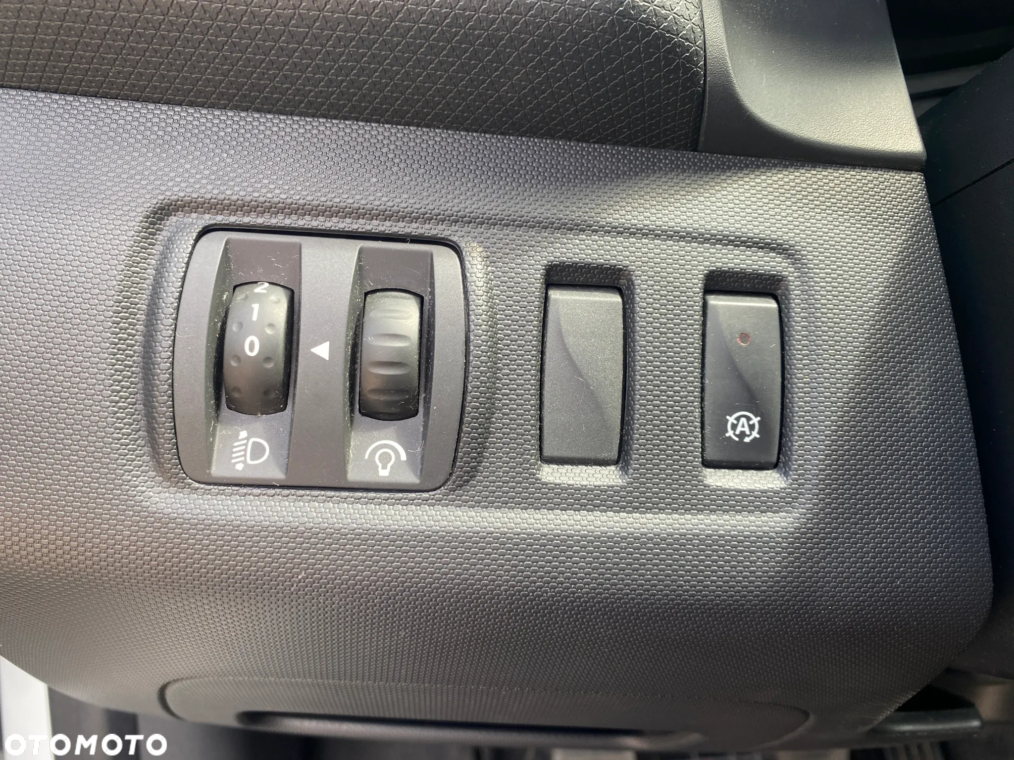 Renault Clio 0.9 Energy TCe Limited EU6 - 18