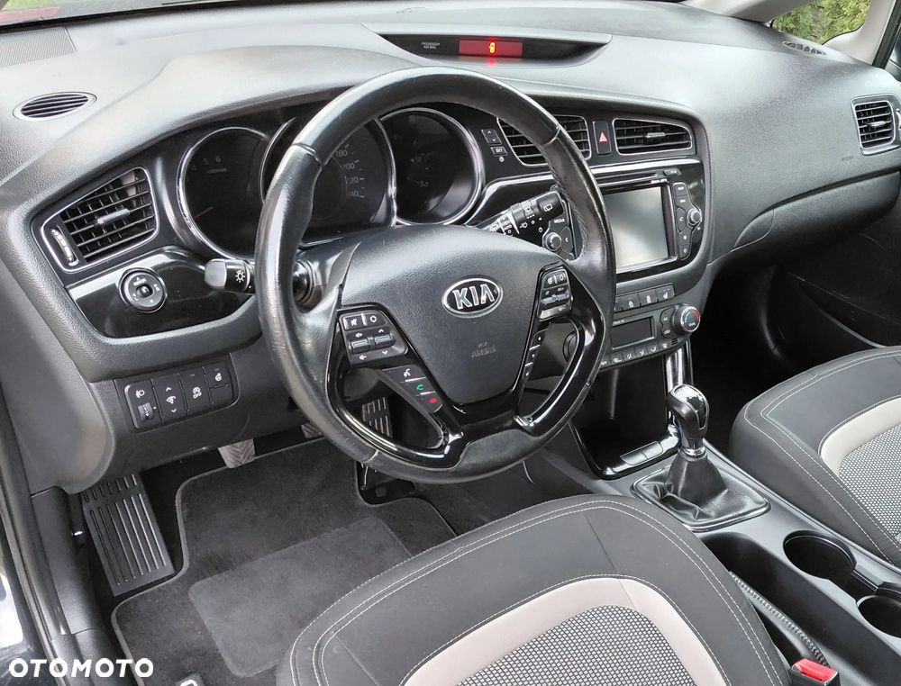 Kia Ceed 1.6 CRDi 128 Platinum Edition - 22