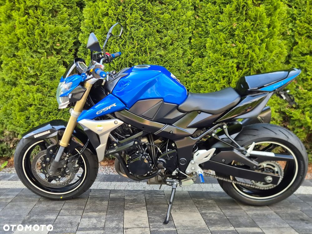 Suzuki GSR - 15