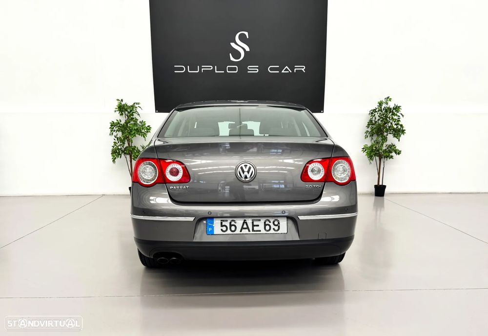 VW Passat 2.0 TDI Confortline - 9