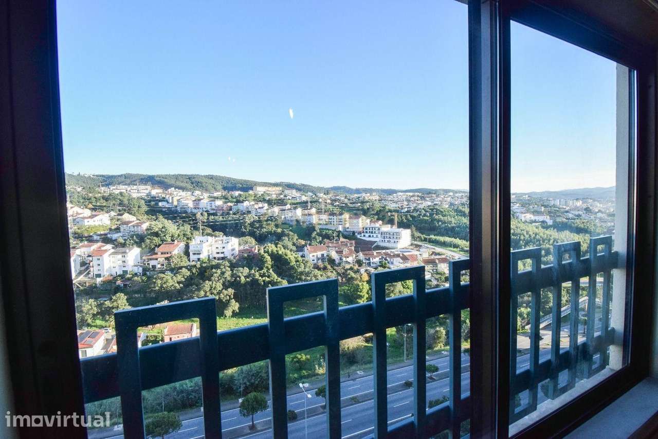 Arrenda-se T4 com garagem na Avenida Elísio de Moura em Coimbra - Grande imagem: 4/35