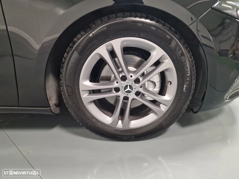 Mercedes-Benz A 180 Limousine d Style Plus Aut. - 4
