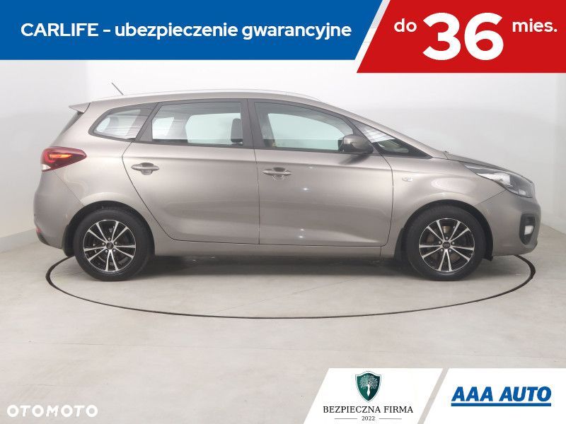 Kia Carens - 8
