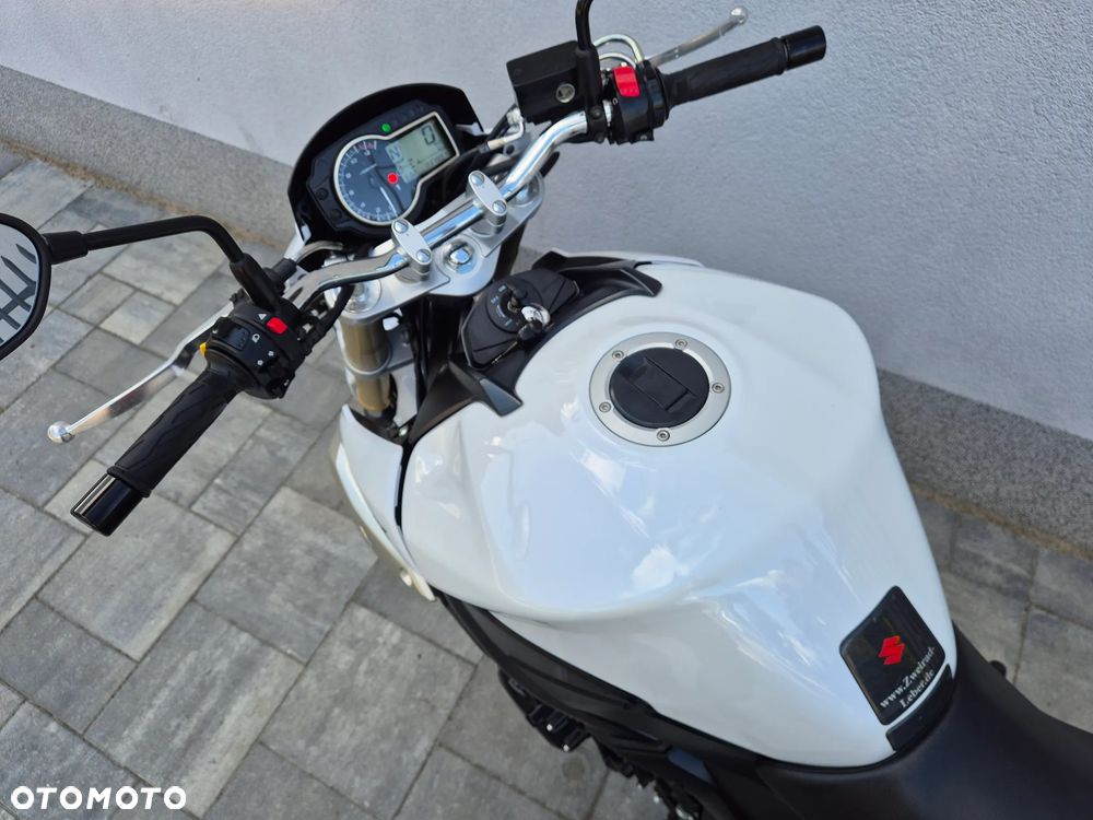 Suzuki GSR - 5