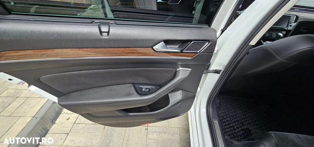 Volkswagen Passat 2.0 TDI DSG 4Motion Comfortline - 13