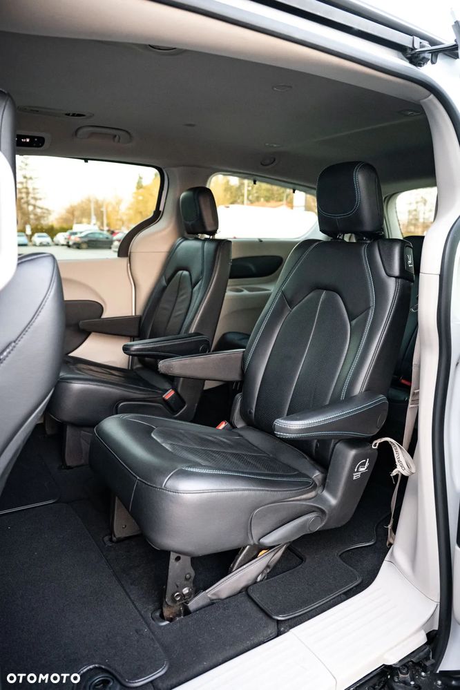 Chrysler Pacifica - 23