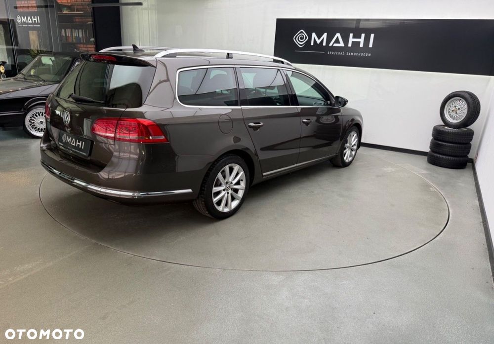 Volkswagen Passat - 12