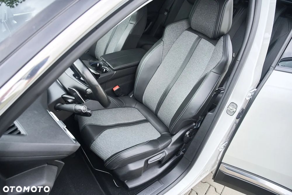 Peugeot 3008 1.5 BlueHDi Allure S&S EAT8 - 19