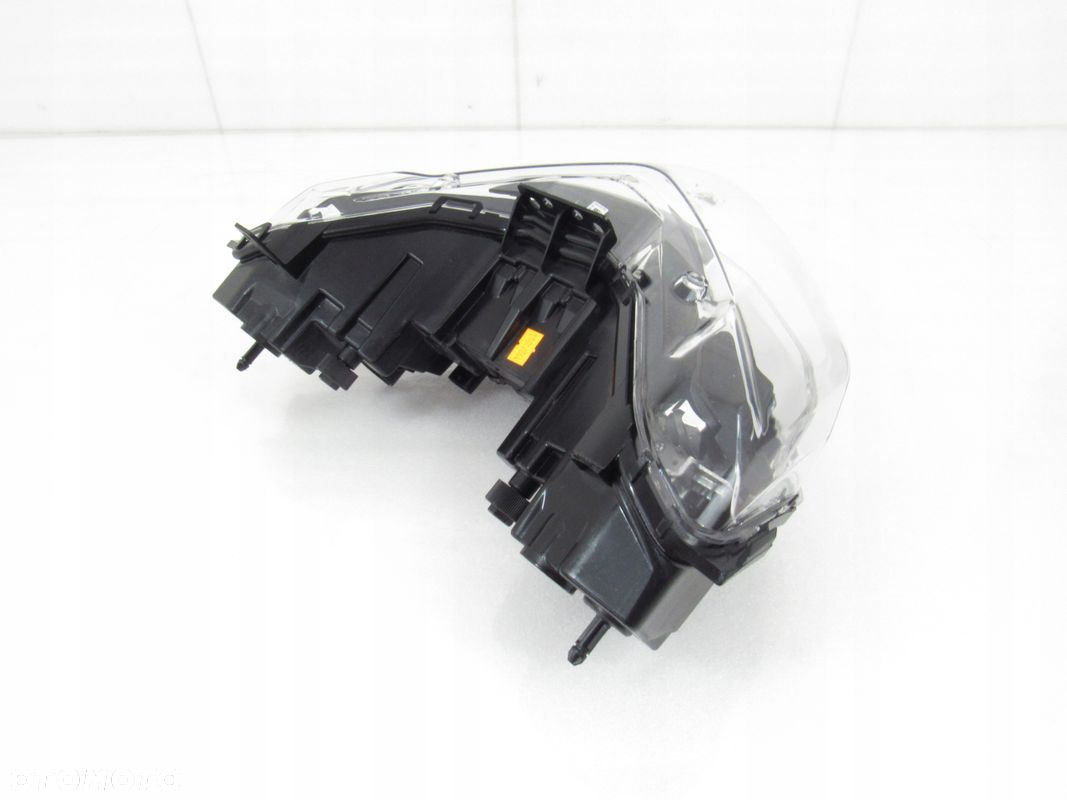 Lampa przód / reflektor BMW CE 04 - 3