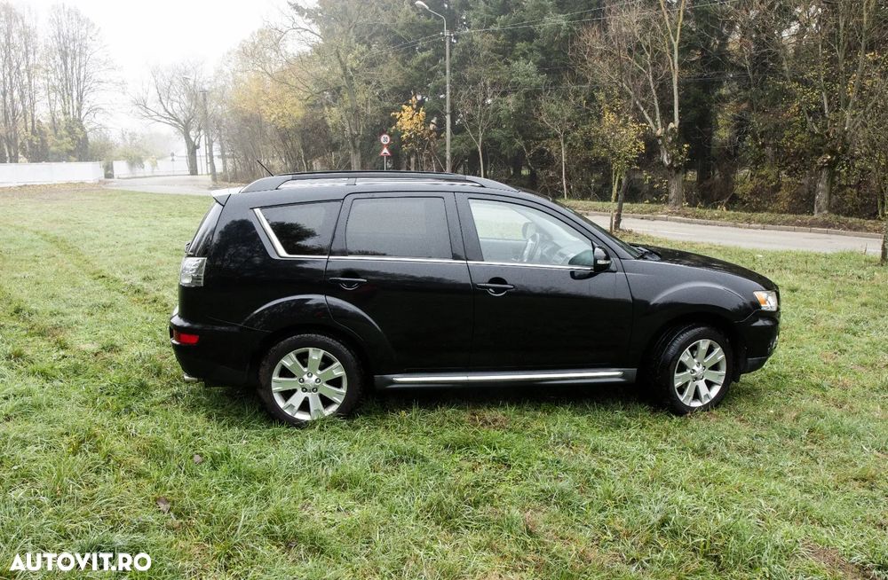 Mitsubishi Outlander - 2