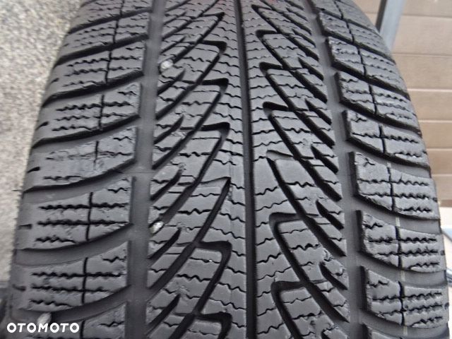 225/40/R18 92V Extra loud Goodyear Ultra Grip 8 Performance - 1