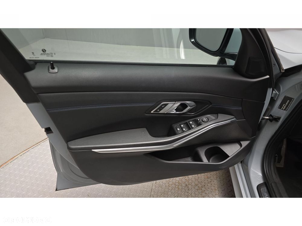 BMW Seria 3 320d xDrive mHEV M Sport - 17