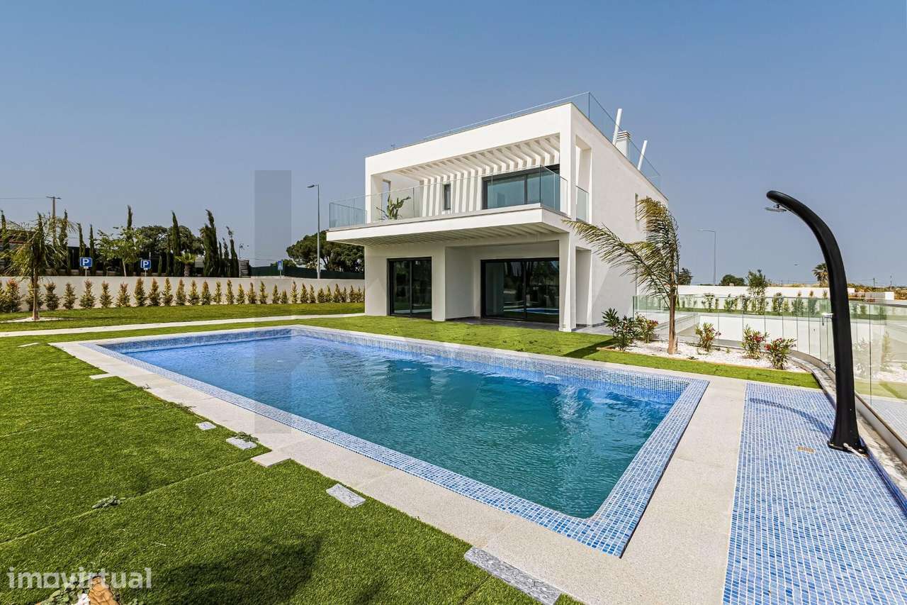 MORADIA CONTEMPORÂNEA, 4 SUITES, ELEVADOR, PISCINA, VISTA MAR, PÊRA! - Grande imagem: 2/29