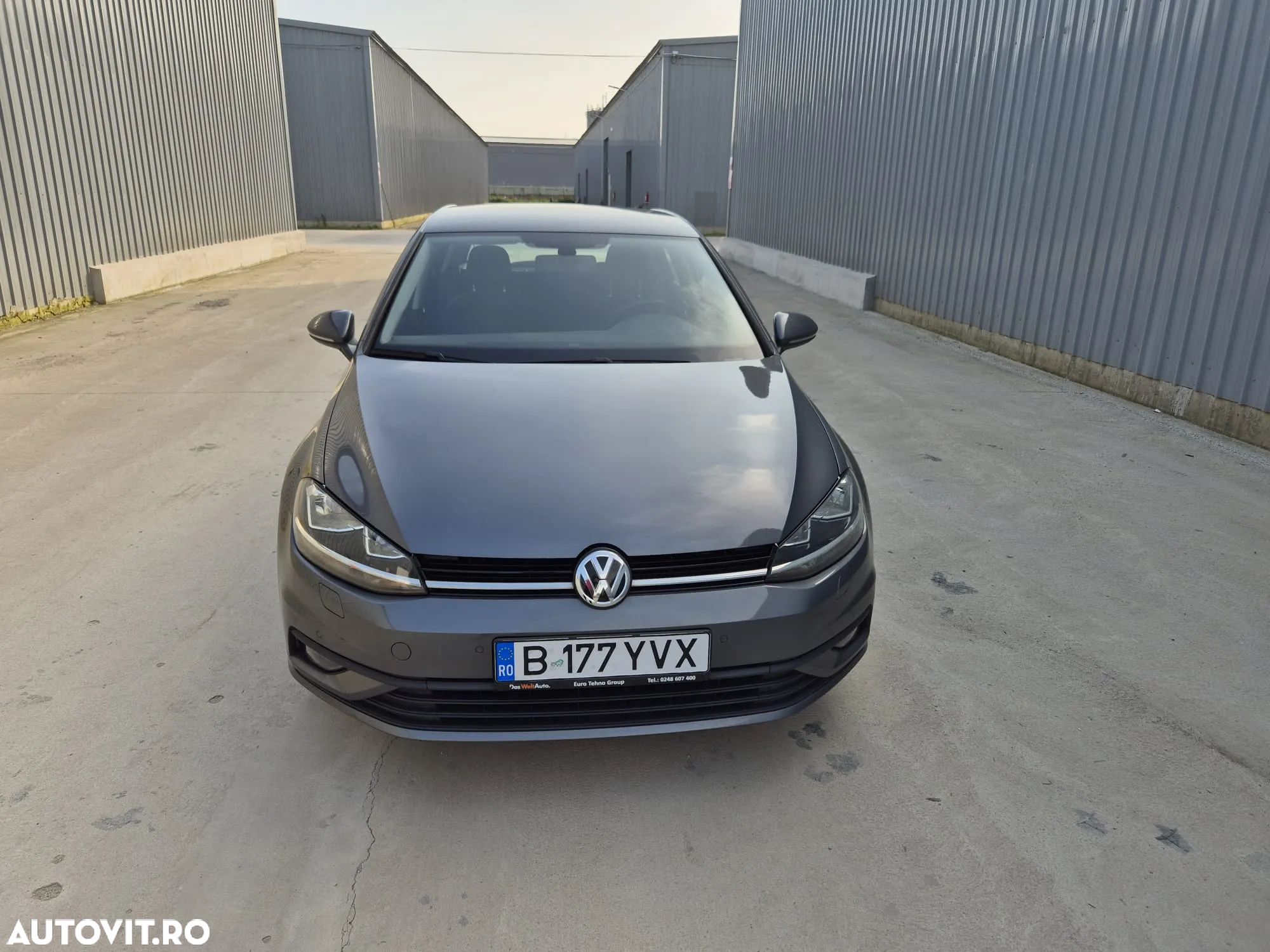 Volkswagen Golf - 1