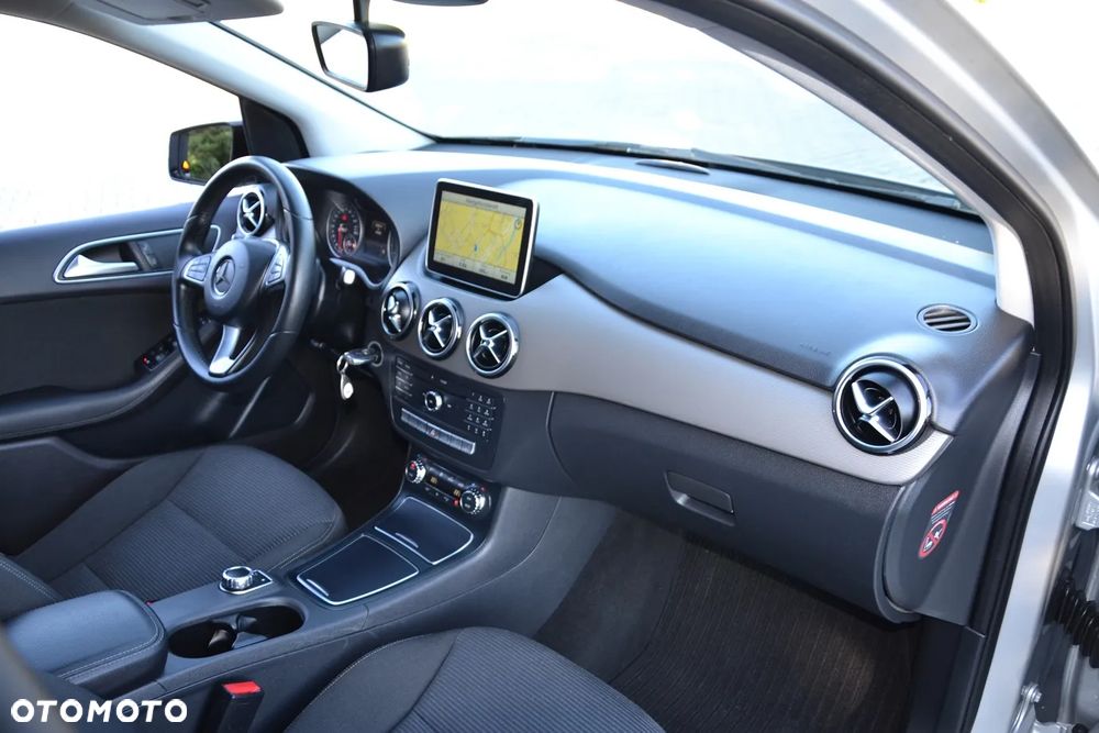 Mercedes-Benz Klasa B 200 7G-DCT UrbanStyle Edition - 32