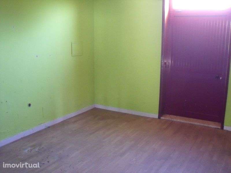 Loja/habitação c/ 123 m2, mais duas garagens "box" c/ 17m2 cada - Grande imagem: 2/2