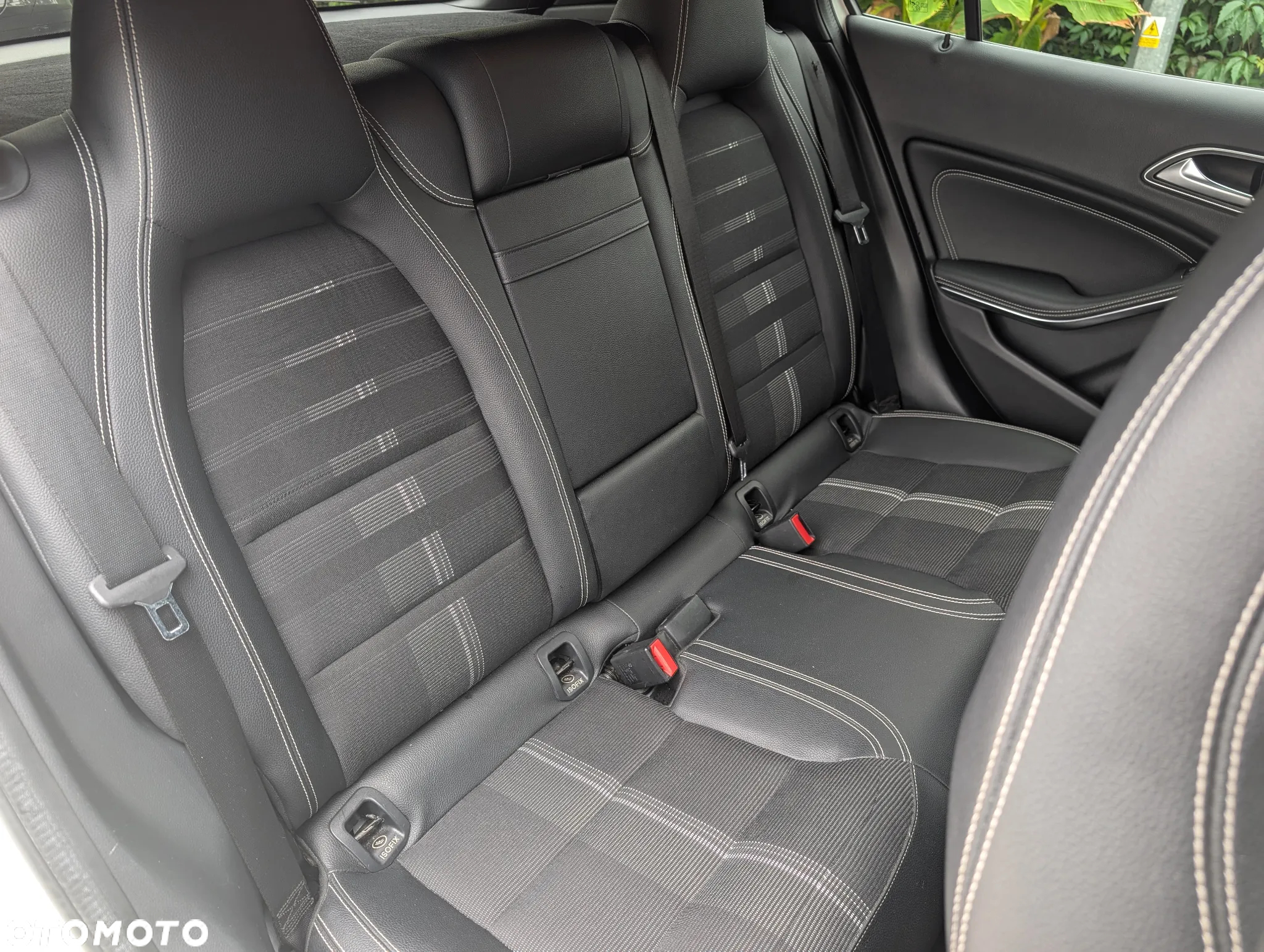 Mercedes-Benz GLA 200 7G-DCT - 26