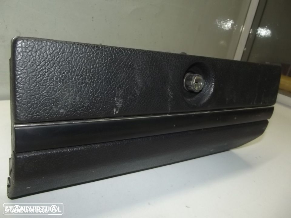 volvo 244 porta luvas c/friso - 4
