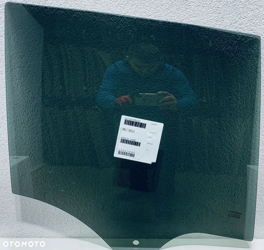 Szyba boczna prawa tylna opuszczana BMW 2 GRAN TOURER F46 2015-