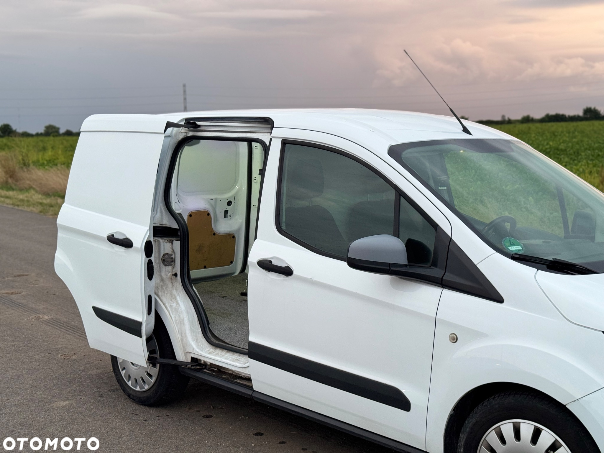 Ford Transit Courier Basis - 12