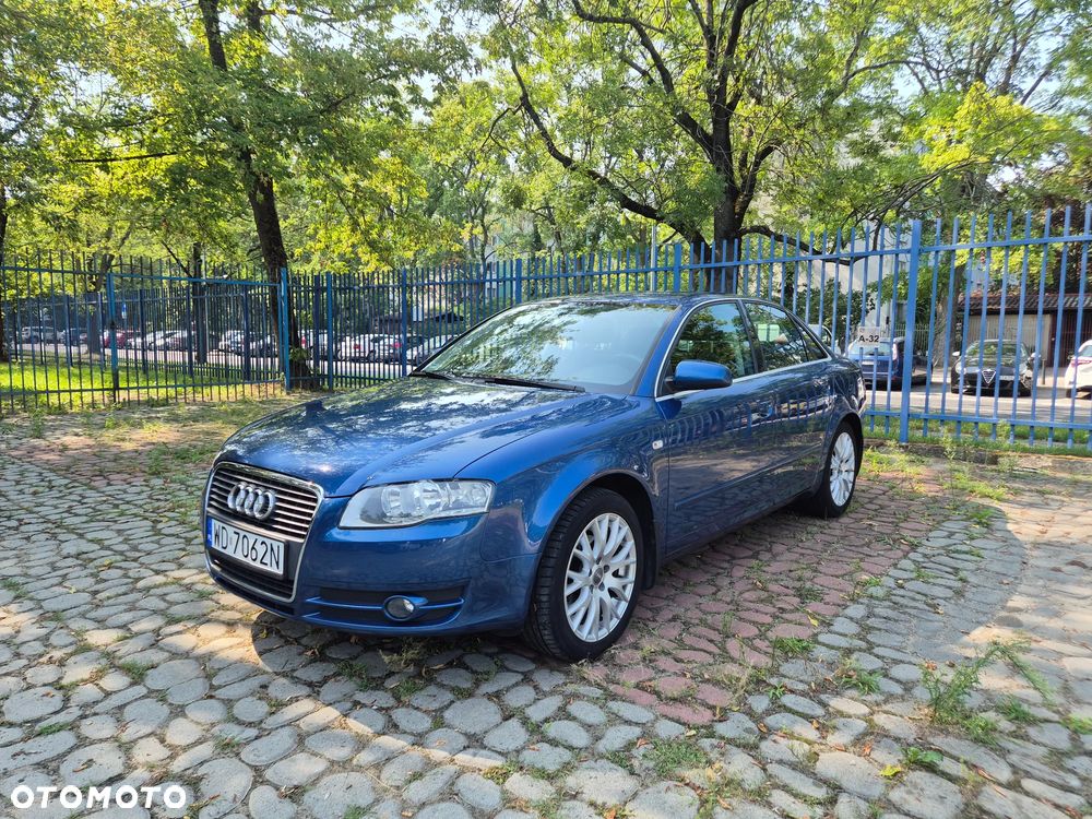 Audi A4 Limousine - 1