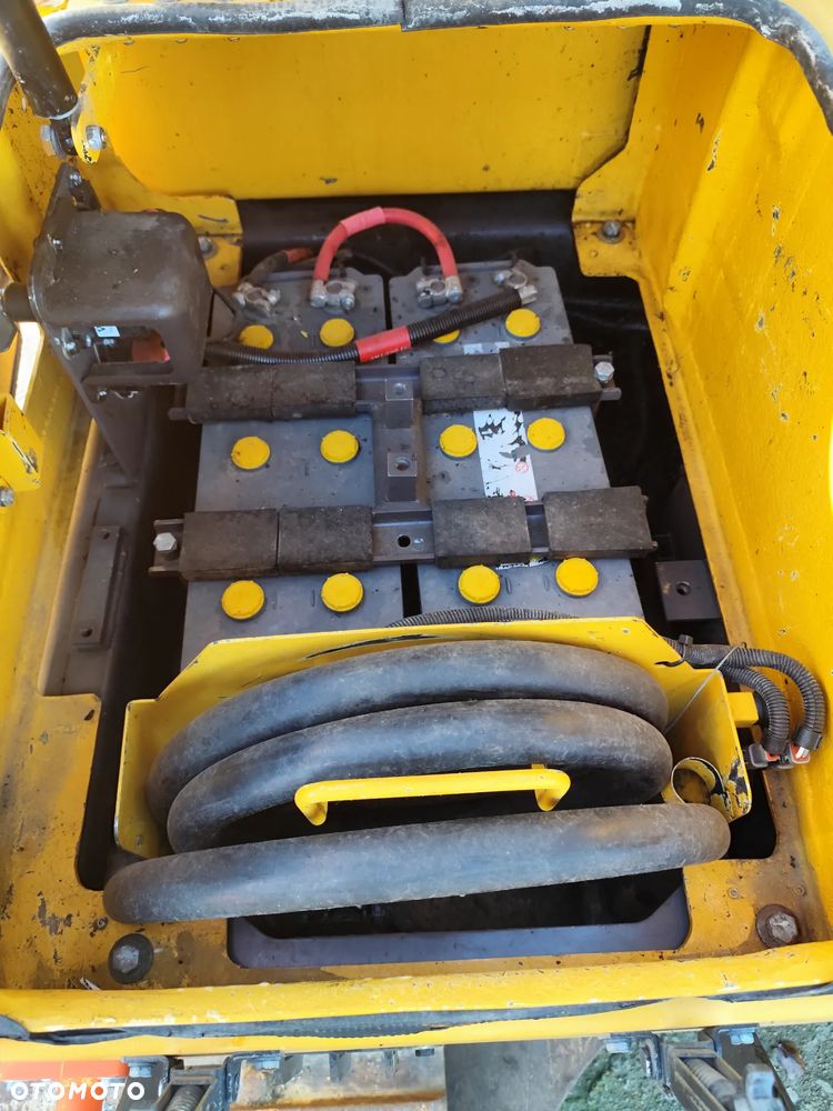 Volvo EC 220 DL - 18