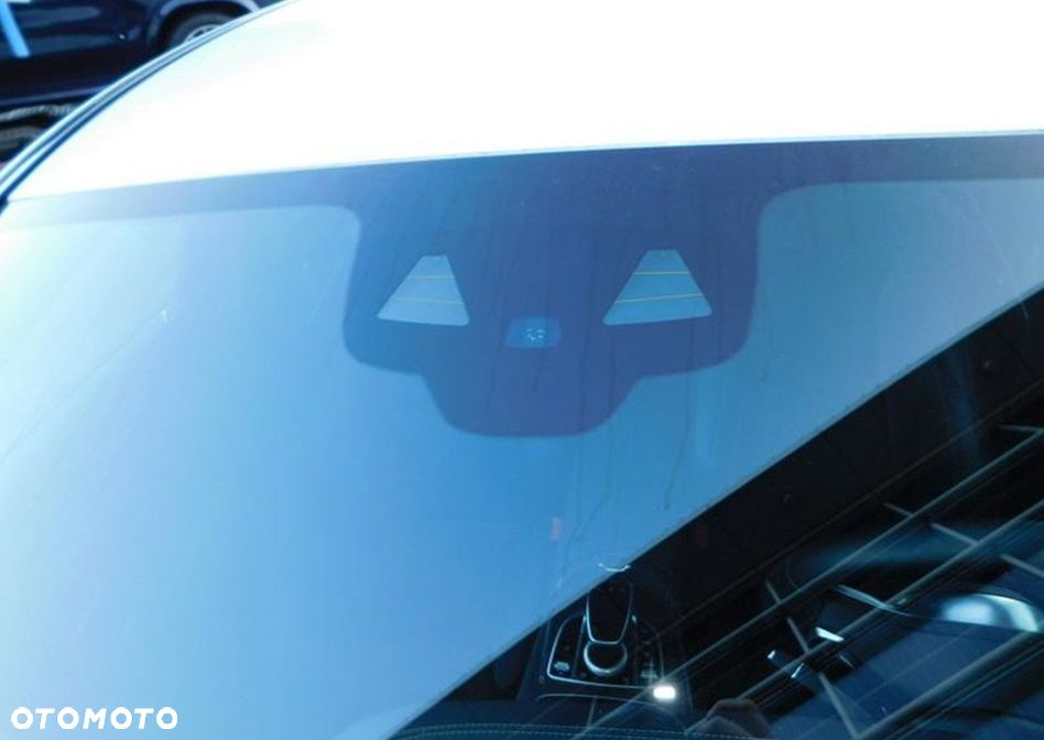 Mercedes-Benz Klasa E 220 d 4-Matic 9G-TRONIC - 37