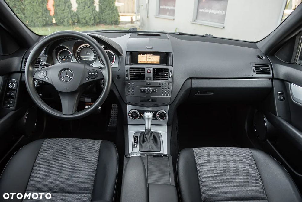 Mercedes-Benz Klasa C 180 CGI Automatik BlueEFFICIENCY - 27