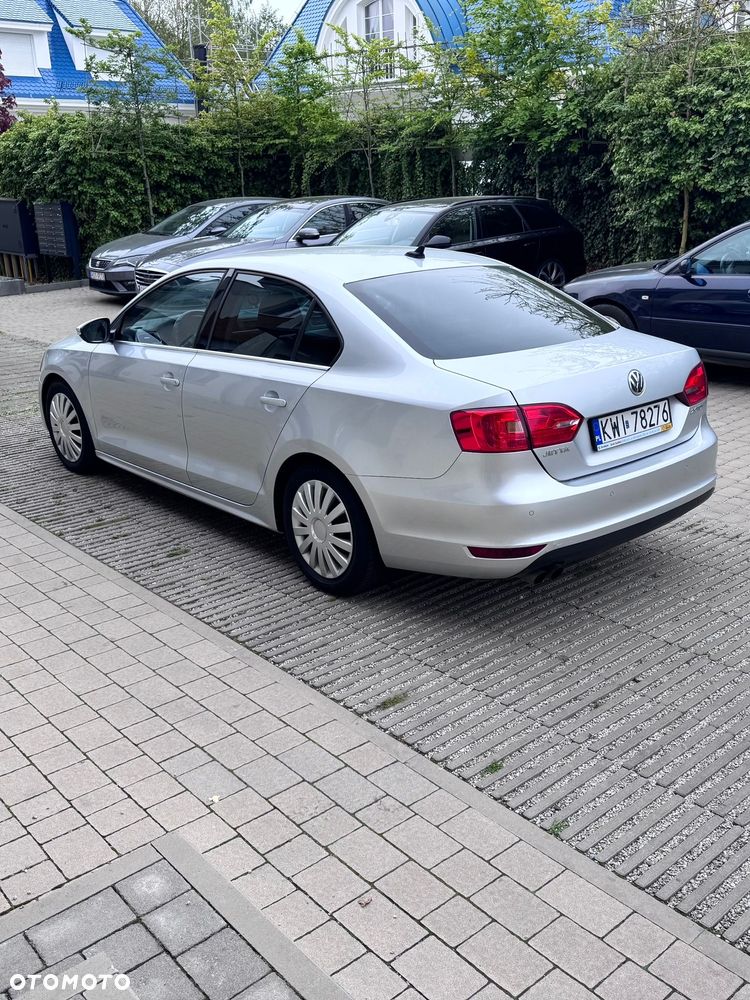 Volkswagen Jetta 2.0 TDI Comfortline - 4