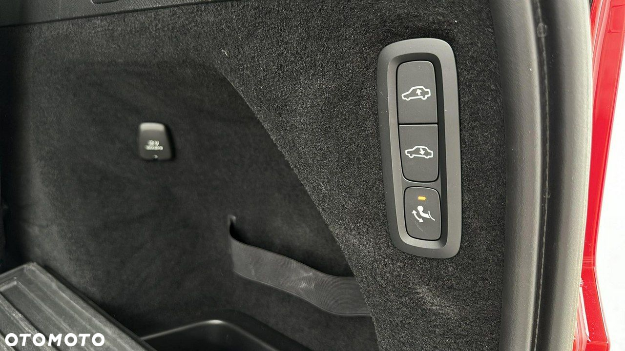Volvo XC 90 T8 AWD Plug-In Hybrid Ultimate Dark 7os - 31