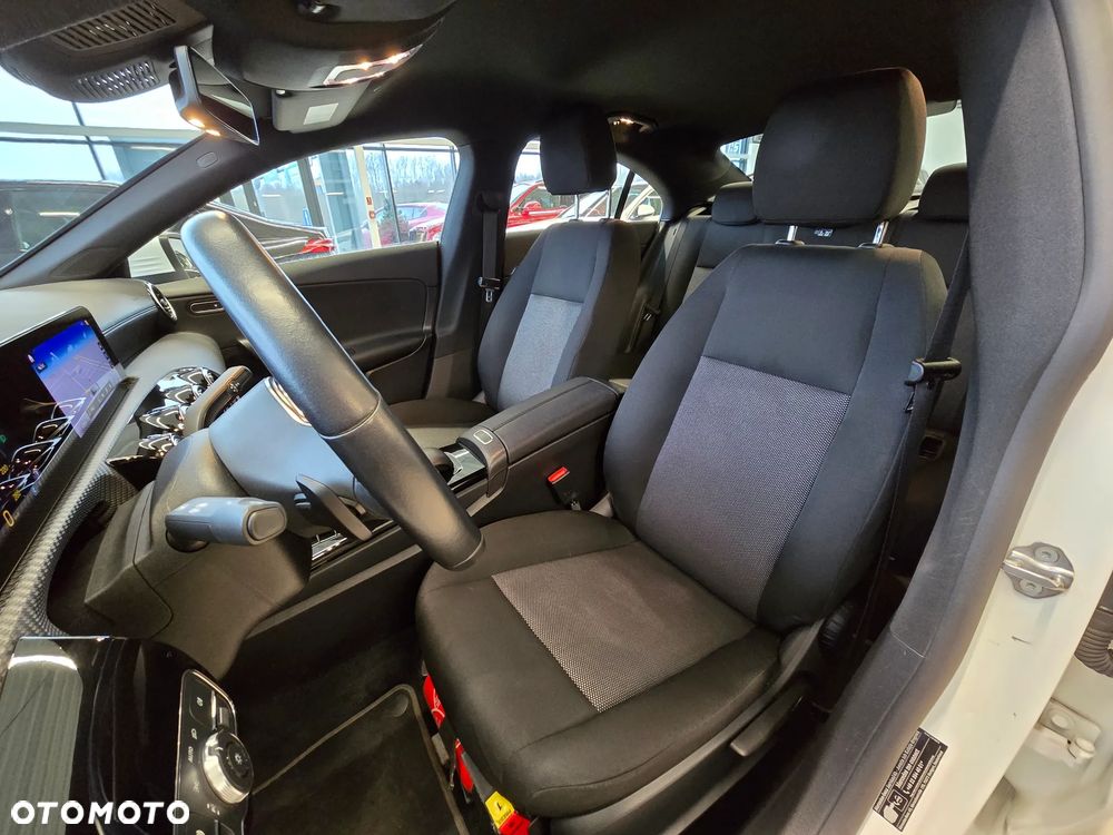 Mercedes-Benz CLA 200 mHEV 7G-DCT - 11