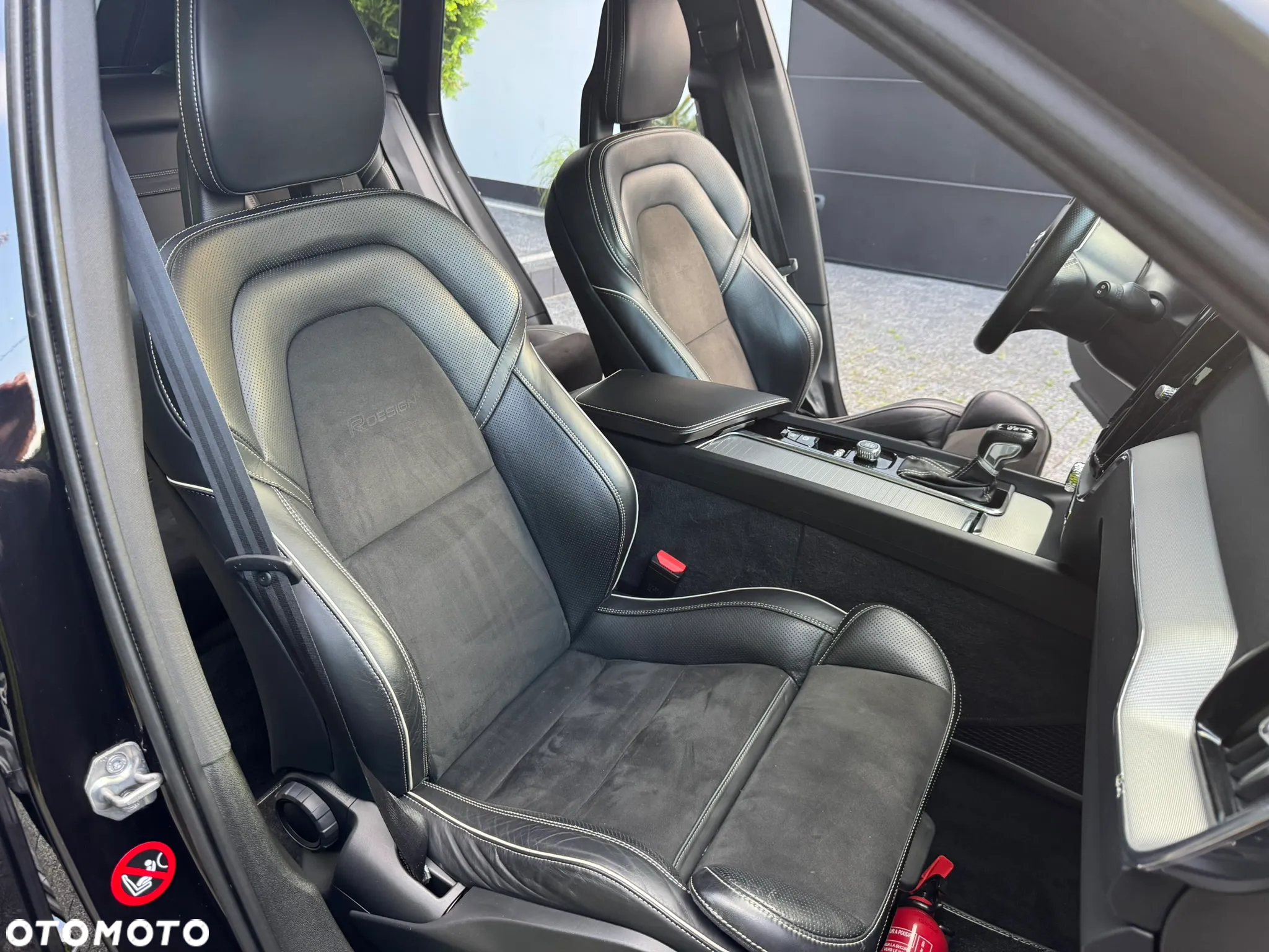 Volvo XC 60 D4 AWD R-Design - 22