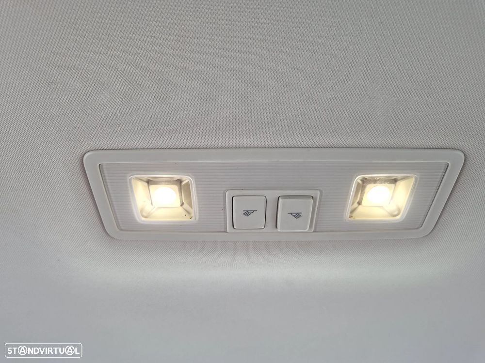 VW Passat Variant 2.0 TDI Confortline - 31