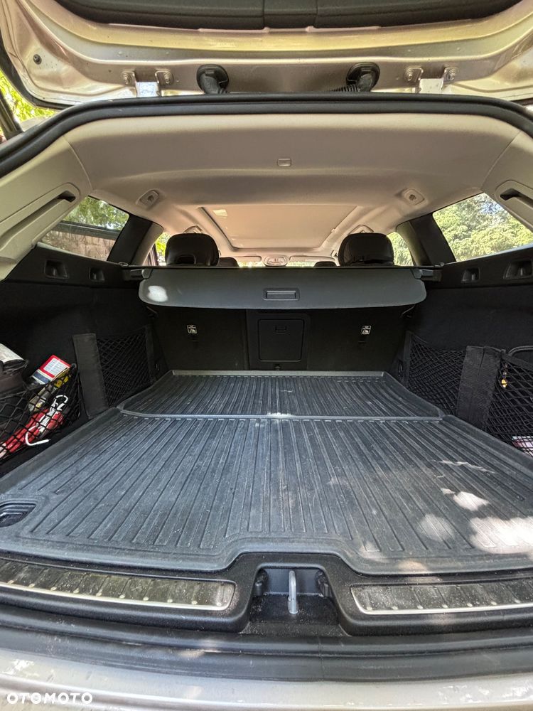 Volvo V60 B4 B DKG Plus Dark - 28