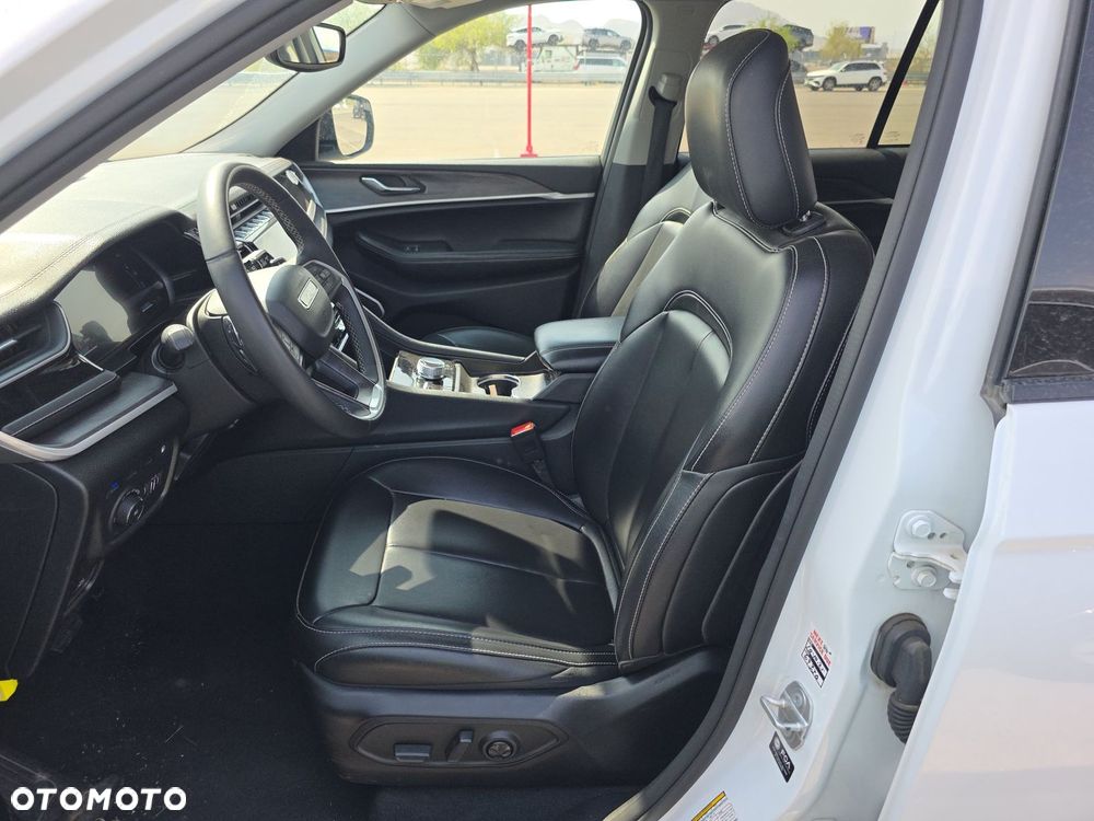 Jeep Grand Cherokee - 12