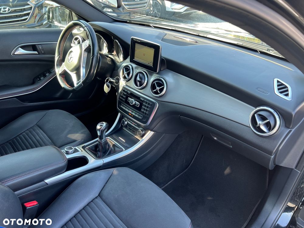 Mercedes-Benz GLA 200 AMG Line - 12