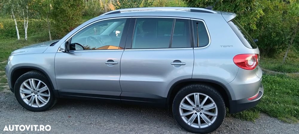 Volkswagen Tiguan 2.0 TDI DPF 4Motion BlueMotion Technology Lounge Sport & Style - 4